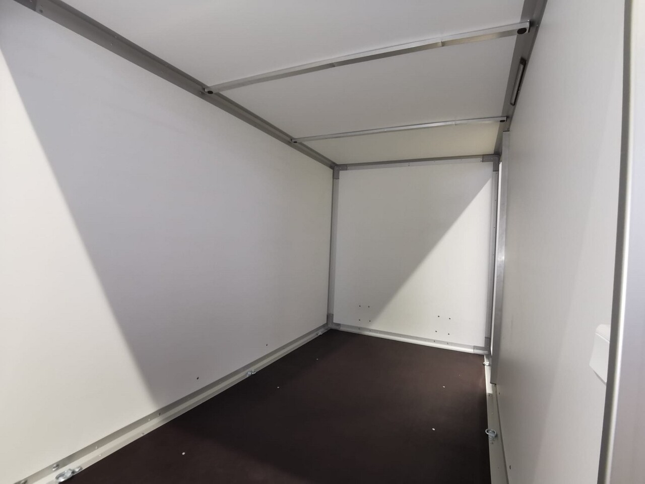 Lizing VARIANT Night Edition Tandem Tür 2,5 t Kofferanhänger VARIANT Night Edition Tandem Tür 2,5 t Kofferanhänger: slika 21