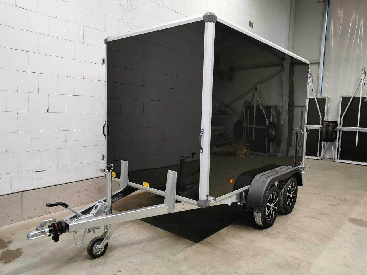 VARIANT Night Edition Tandem Tür Kofferanhänger - Prikolica sa zatvorenim sandukom: slika 3 VARIANT Night Edition Tandem Tür Kofferanhänger - Prikolica sa zatvorenim sandukom: slika 3