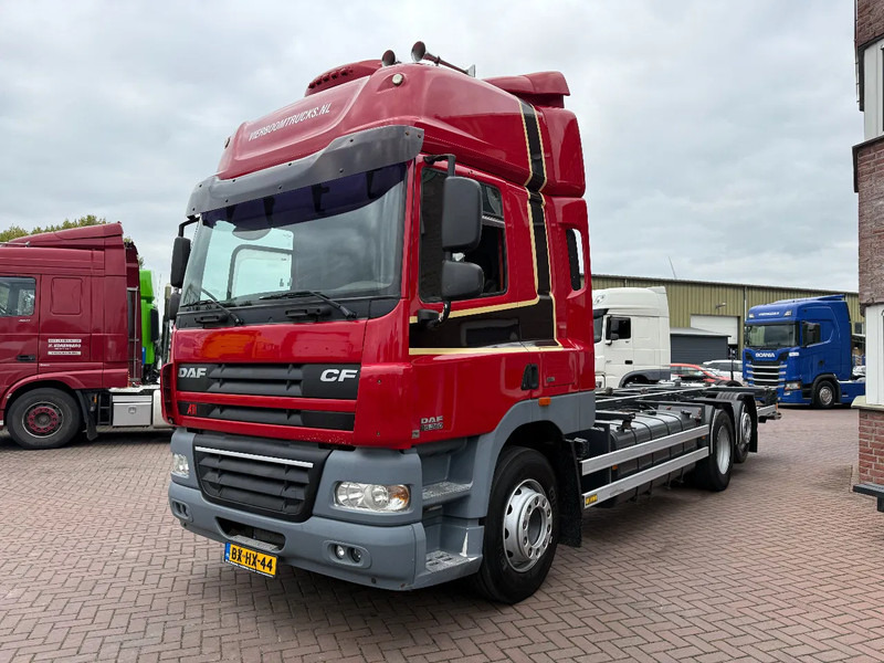 DAF CF 85 CF85-360 6X2 Spacecab Euro5 / Lift axle / Holland Truck - Kamion sa golom šasijom i zatvorenom kabinom: slika 2 DAF CF 85 CF85-360 6X2 Spacecab Euro5 / Lift axle / Holland Truck - Kamion sa golom šasijom i zatvorenom kabinom: slika 2
