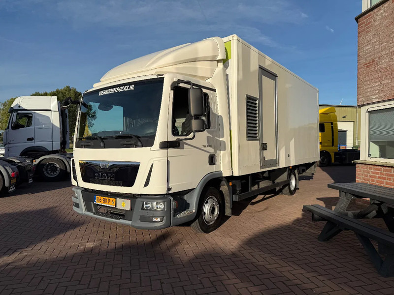 MAN TGL TGL 8.180 Euro6 Bakwagen met laadklep / Werkplaats / Vangmuil / Licht en lucht - Kamion sa zatvorenim sandukom: slika 2 MAN TGL TGL 8.180 Euro6 Bakwagen met laadklep / Werkplaats / Vangmuil / Licht en lucht - Kamion sa zatvorenim sandukom: slika 2