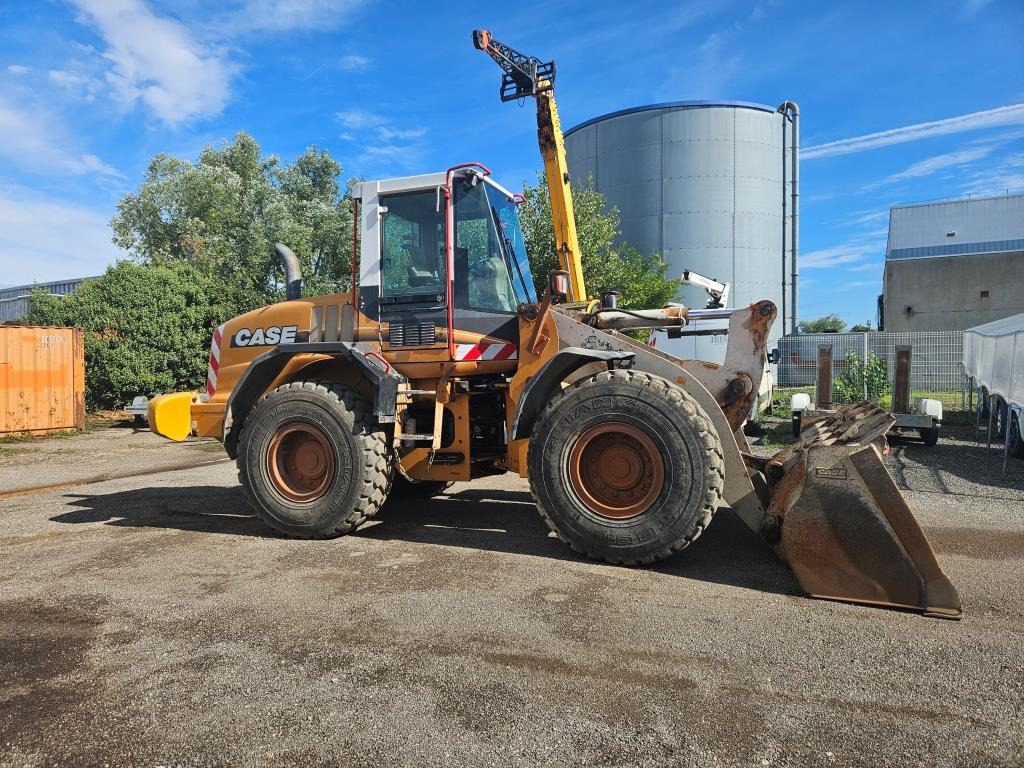 Utovarivač točkaš CASE 621 D: slika 9