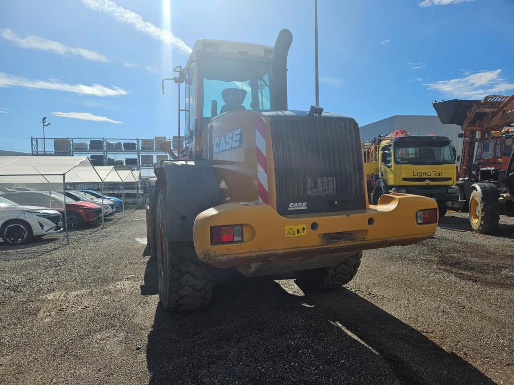 Utovarivač točkaš CASE 621 D: slika 6