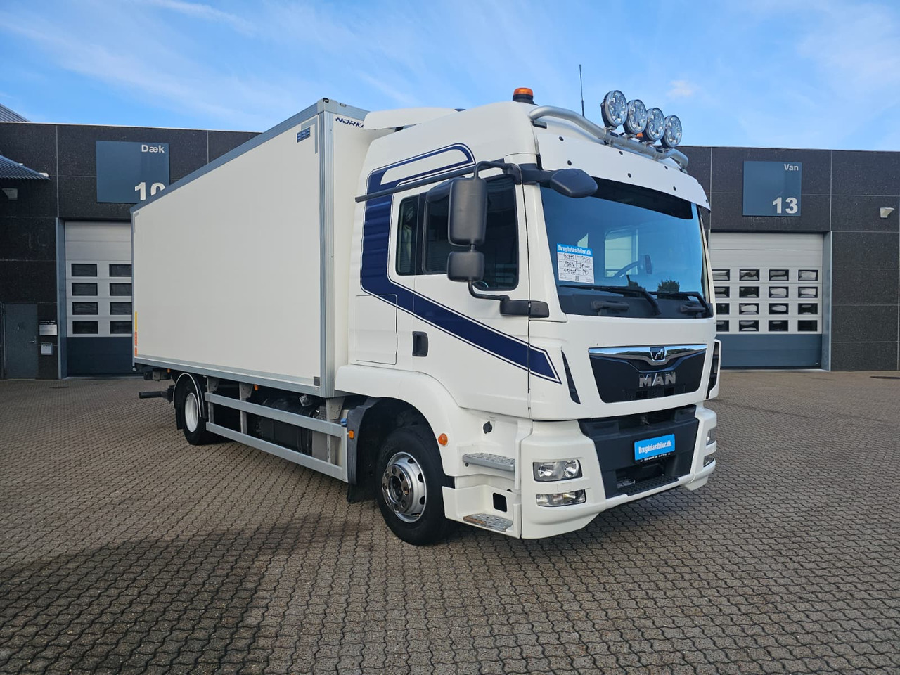 MAN TGM 15.290 - Kamion sa zatvorenim sandukom: slika 2 MAN TGM 15.290 - Kamion sa zatvorenim sandukom: slika 2