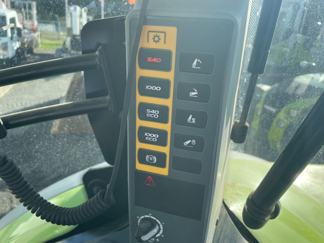 CLAAS Arion 660 CMATIC - Traktor: slika 4 CLAAS Arion 660 CMATIC - Traktor: slika 4