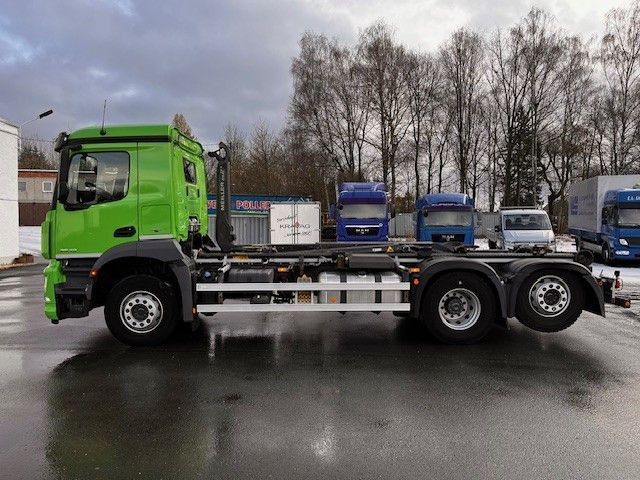 Mercedes-Benz Arocs 2643 Mit Meiller Abrollkipper Top - Kamion sa hidrauličnom kukom: slika 4 Mercedes-Benz Arocs 2643 Mit Meiller Abrollkipper Top - Kamion sa hidrauličnom kukom: slika 4
