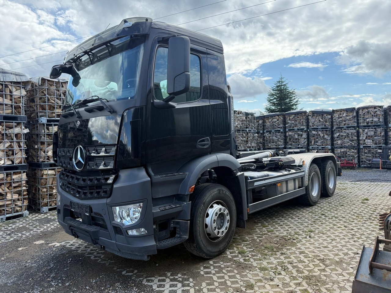 Mercedes-Benz Arocs 5 2648 Meiller Hakenlift 21-60 neuwertig - Kamion sa hidrauličnom kukom: slika 1 Mercedes-Benz Arocs 5 2648 Meiller Hakenlift 21-60 neuwertig - Kamion sa hidrauličnom kukom: slika 1