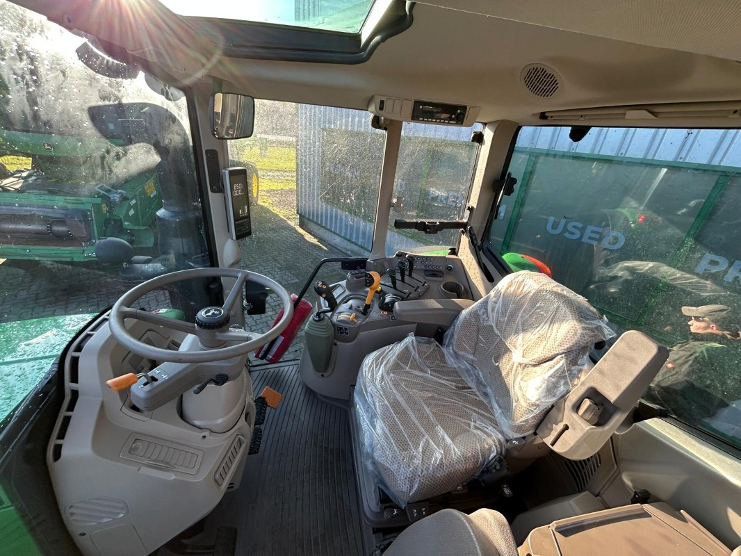 John Deere 6090M **MIETRÜCKLÄUFER** - Traktor: slika 3 John Deere 6090M **MIETRÜCKLÄUFER** - Traktor: slika 3