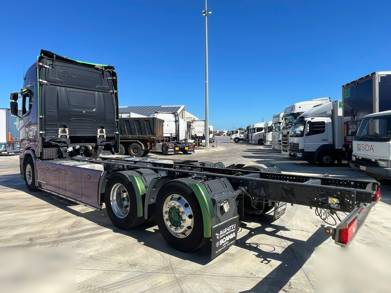 SCANIA S520 - Kamion sa golom šasijom i zatvorenom kabinom: slika 3 SCANIA S520 - Kamion sa golom šasijom i zatvorenom kabinom: slika 3