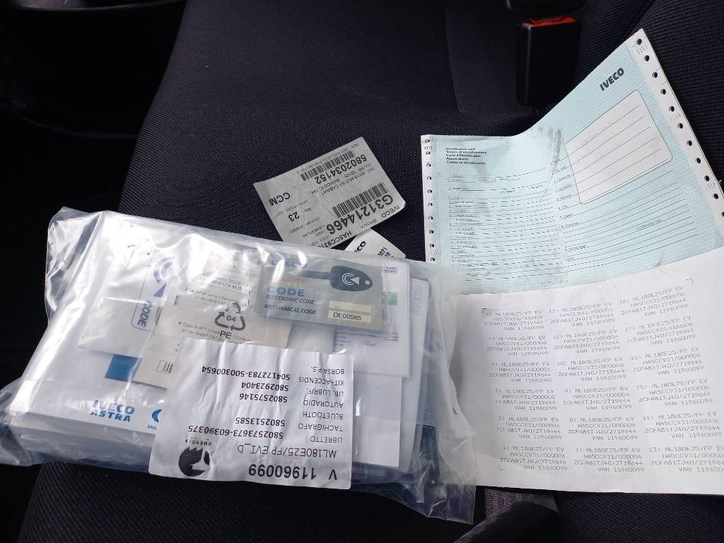 Kamion sa golom šasijom i zatvorenom kabinom Iveco Eurocargo ML180E/FP, NEW, NOT USED: slika 30 Kamion sa golom šasijom i zatvorenom kabinom Iveco Eurocargo ML180E/FP, NEW, NOT USED: slika 30