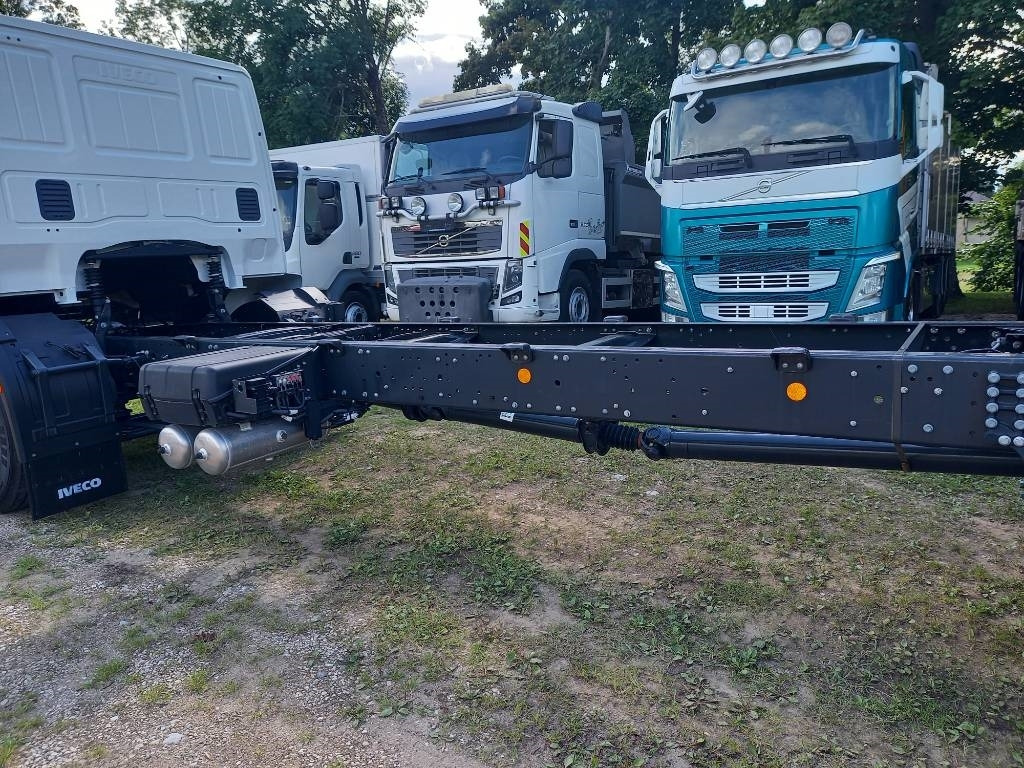 Kamion sa golom šasijom i zatvorenom kabinom Iveco Eurocargo ML180E/FP, NEW, NOT USED: slika 13 Kamion sa golom šasijom i zatvorenom kabinom Iveco Eurocargo ML180E/FP, NEW, NOT USED: slika 13