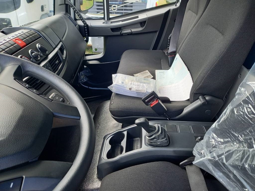 Kamion sa golom šasijom i zatvorenom kabinom Iveco Eurocargo ML180E/FP, NEW, NOT USED: slika 29 Kamion sa golom šasijom i zatvorenom kabinom Iveco Eurocargo ML180E/FP, NEW, NOT USED: slika 29