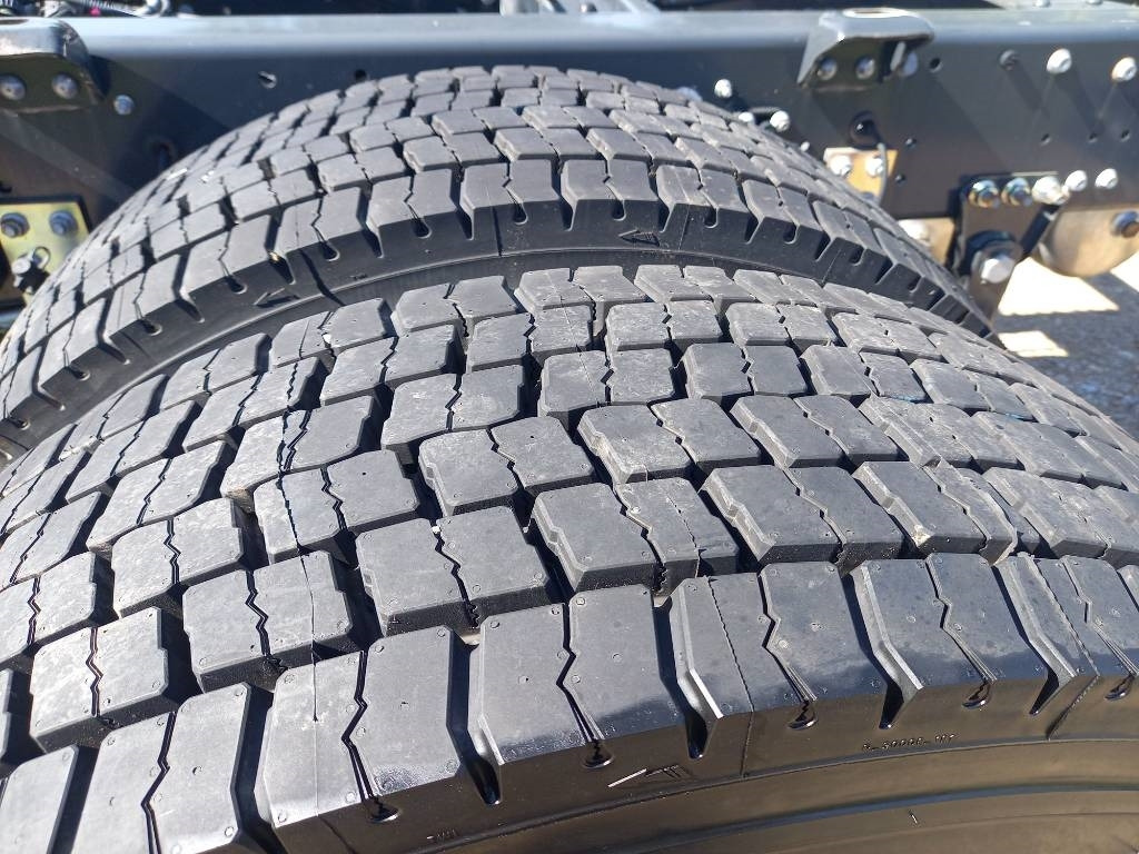 Kamion sa golom šasijom i zatvorenom kabinom Iveco Eurocargo ML180E/FP, NEW, NOT USED: slika 27 Kamion sa golom šasijom i zatvorenom kabinom Iveco Eurocargo ML180E/FP, NEW, NOT USED: slika 27