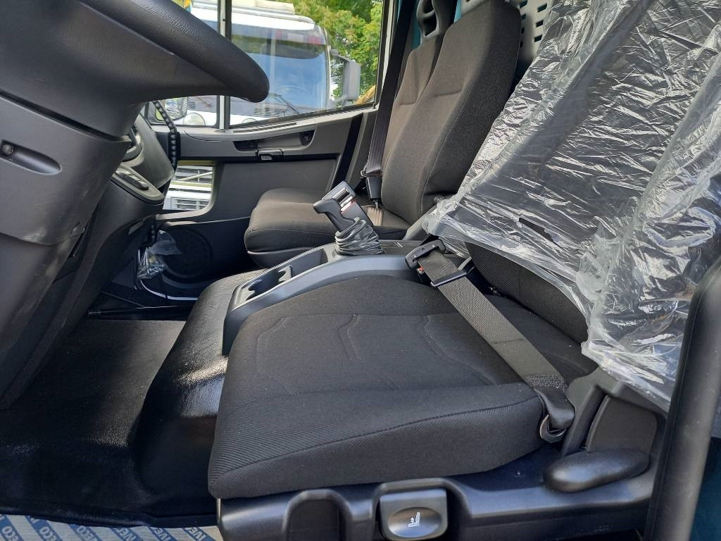 Kamion sa golom šasijom i zatvorenom kabinom Iveco Eurocargo ML180E/FP, NEW, NOT USED: slika 34 Kamion sa golom šasijom i zatvorenom kabinom Iveco Eurocargo ML180E/FP, NEW, NOT USED: slika 34