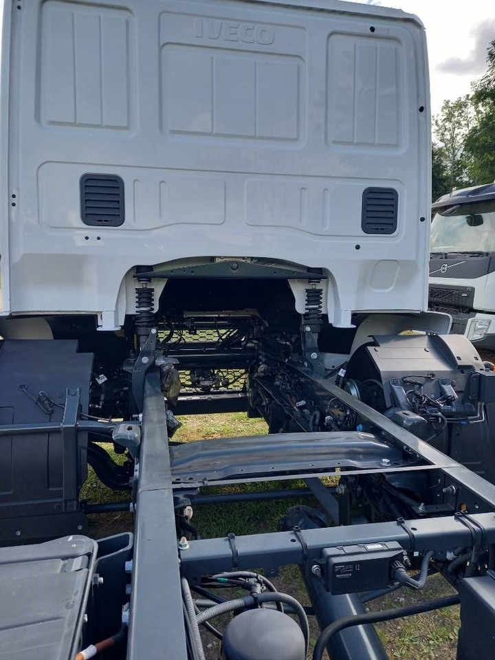 Kamion sa golom šasijom i zatvorenom kabinom Iveco Eurocargo ML180E/FP, NEW, NOT USED: slika 19 Kamion sa golom šasijom i zatvorenom kabinom Iveco Eurocargo ML180E/FP, NEW, NOT USED: slika 19