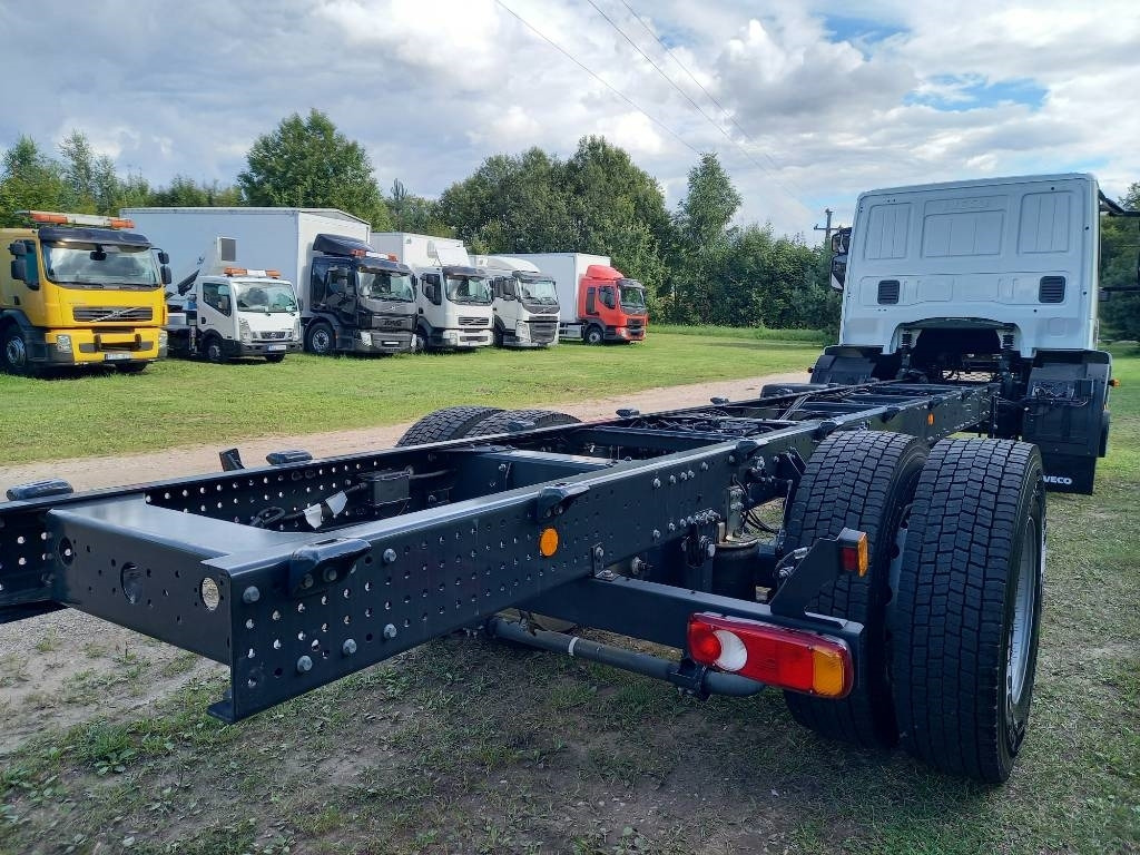 Kamion sa golom šasijom i zatvorenom kabinom Iveco Eurocargo ML180E/FP, NEW, NOT USED: slika 18 Kamion sa golom šasijom i zatvorenom kabinom Iveco Eurocargo ML180E/FP, NEW, NOT USED: slika 18