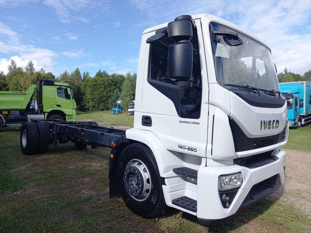 Kamion sa golom šasijom i zatvorenom kabinom Iveco Eurocargo ML180E/FP, NEW, NOT USED: slika 6 Kamion sa golom šasijom i zatvorenom kabinom Iveco Eurocargo ML180E/FP, NEW, NOT USED: slika 6