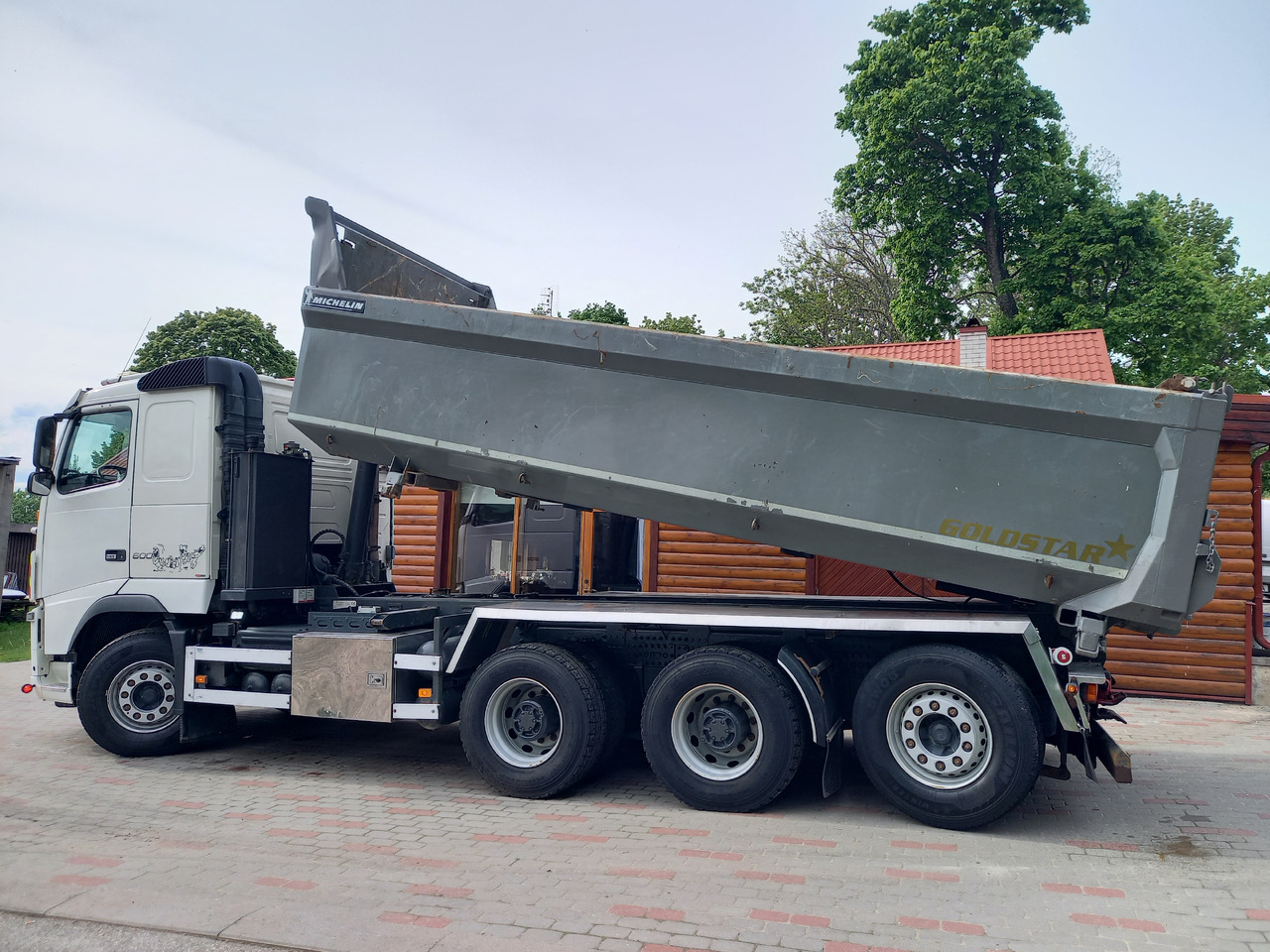 VOLVO FH16, 8x4, BIG AXLES, RETARDER, GW 39500 KG - Istovarivač: slika 2 VOLVO FH16, 8x4, BIG AXLES, RETARDER, GW 39500 KG - Istovarivač: slika 2