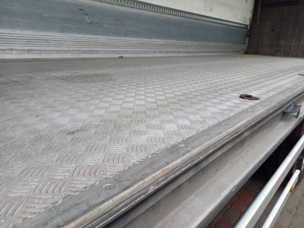 Kamion sa zatvorenim sandukom Volvo FE 6x2, SIDE OPENING, EURO5: slika 21