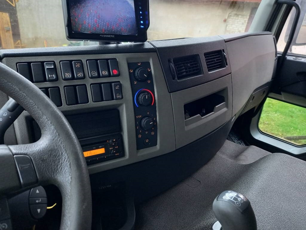 Kamion sa zatvorenim sandukom Volvo FE 6x2, SIDE OPENING, EURO5: slika 31