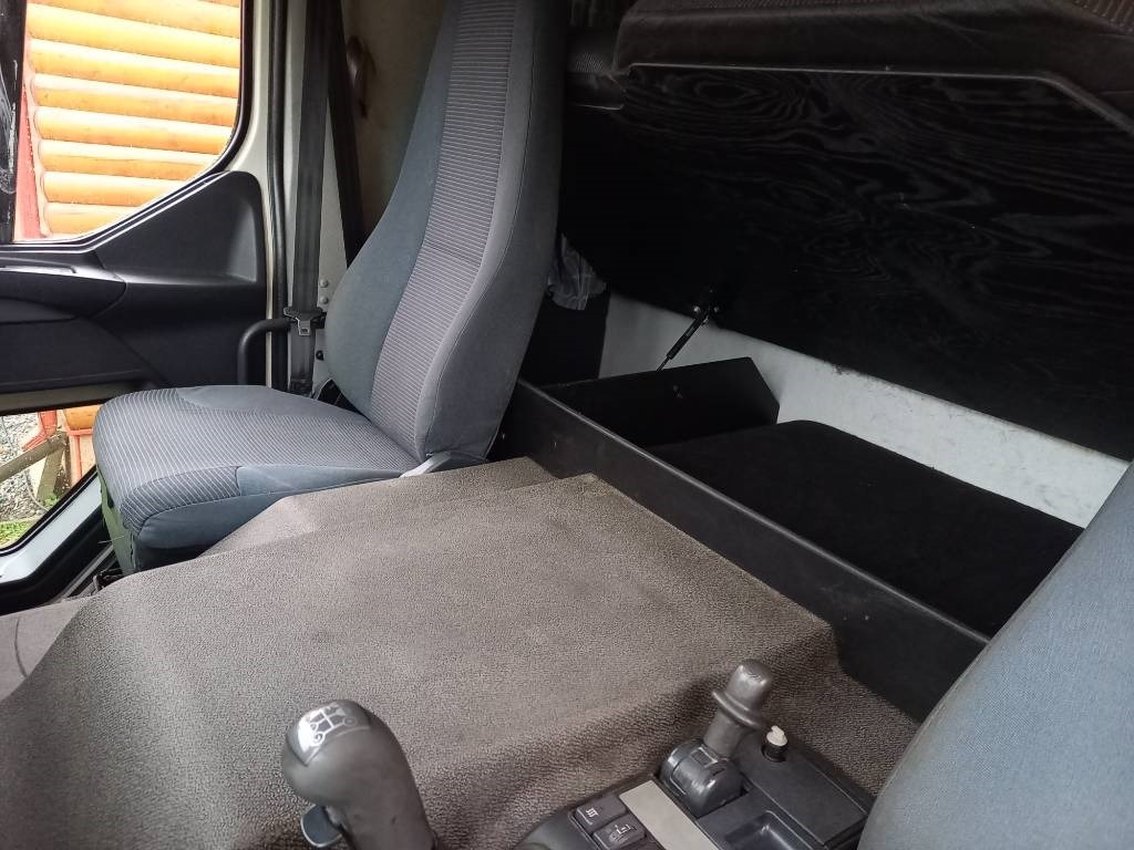 Kamion sa zatvorenim sandukom Volvo FE 6x2, SIDE OPENING, EURO5: slika 27