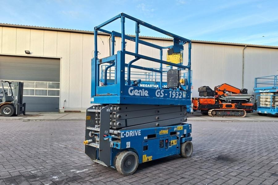 Genie GS1932 E-Drive Several In Stock, 8m Working Height - Lift u obliku makaza: slika 2 Genie GS1932 E-Drive Several In Stock, 8m Working Height - Lift u obliku makaza: slika 2