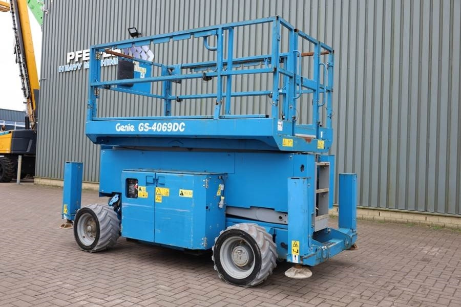 Lift u obliku makaza Genie GS4069 Electric, 14m Working Height, 363kg Capacit: slika 8