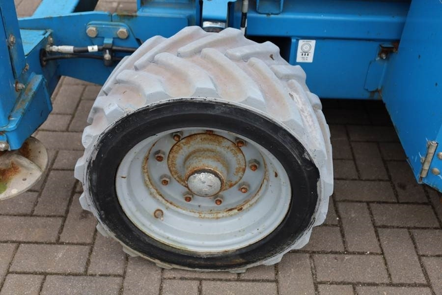 Lift u obliku makaza Genie GS4069 Electric, 14m Working Height, 363kg Capacit: slika 9