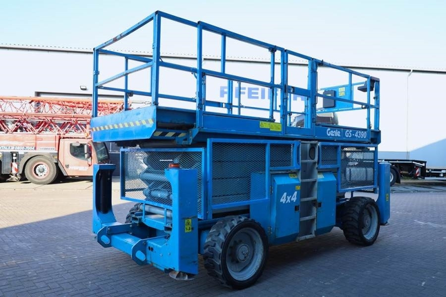 Genie GS4390 Diesel, 4x4 Drive, 15m Working Height, 680k - Lift u obliku makaza: slika 2 Genie GS4390 Diesel, 4x4 Drive, 15m Working Height, 680k - Lift u obliku makaza: slika 2