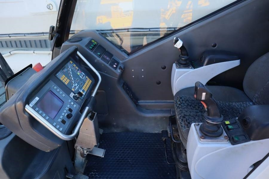 Grove GMK3055 Diesel, 6x6x6, 55t Capacity, 43m Main Boom - Autokran za sve terene: slika 5 Grove GMK3055 Diesel, 6x6x6, 55t Capacity, 43m Main Boom - Autokran za sve terene: slika 5