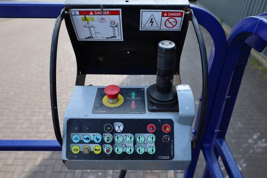 Haulotte COMPACT 10DX Diesel, 4x4 Drive, 10.15m Working Hei - Lift u obliku makaza: slika 4 Haulotte COMPACT 10DX Diesel, 4x4 Drive, 10.15m Working Hei - Lift u obliku makaza: slika 4