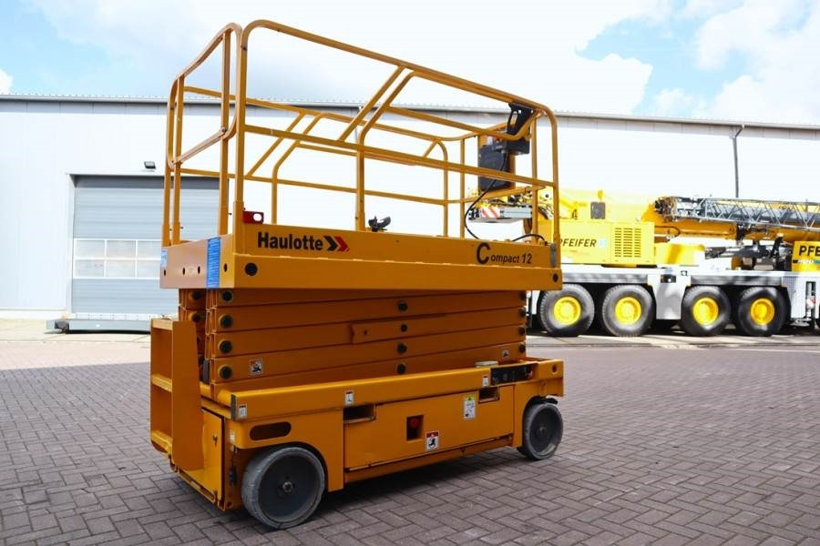 Haulotte Compact 12 Electric, 12m Working Height, 300kg Cap - Lift u obliku makaza: slika 2 Haulotte Compact 12 Electric, 12m Working Height, 300kg Cap - Lift u obliku makaza: slika 2