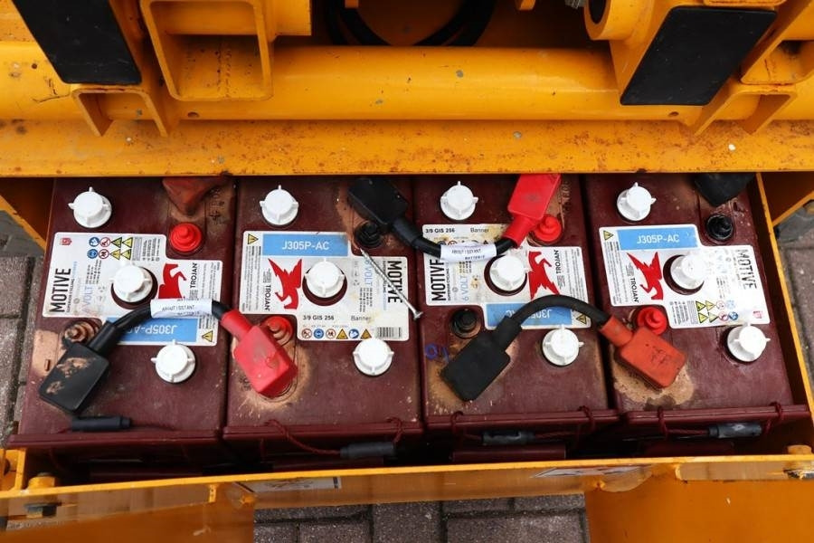 Haulotte Compact 12 Electric, 12m Working Height, 300kg Cap - Lift u obliku makaza: slika 5 Haulotte Compact 12 Electric, 12m Working Height, 300kg Cap - Lift u obliku makaza: slika 5