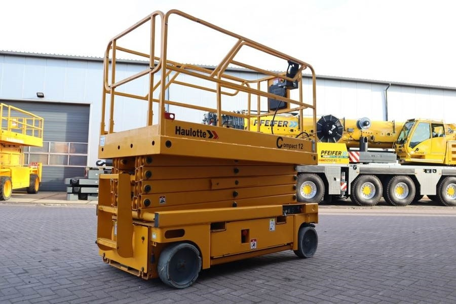 Haulotte Compact 12 Electric, 12m Working Height, 300kg Cap - Lift u obliku makaza: slika 2 Haulotte Compact 12 Electric, 12m Working Height, 300kg Cap - Lift u obliku makaza: slika 2