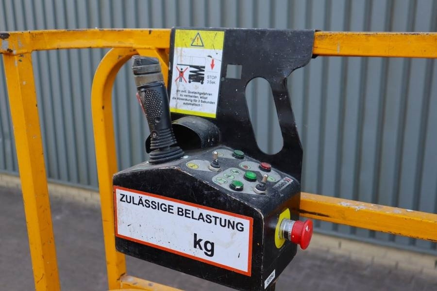 Haulotte Compact 12 Electric, 12m Working Height, 300kg Cap - Lift u obliku makaza: slika 4 Haulotte Compact 12 Electric, 12m Working Height, 300kg Cap - Lift u obliku makaza: slika 4