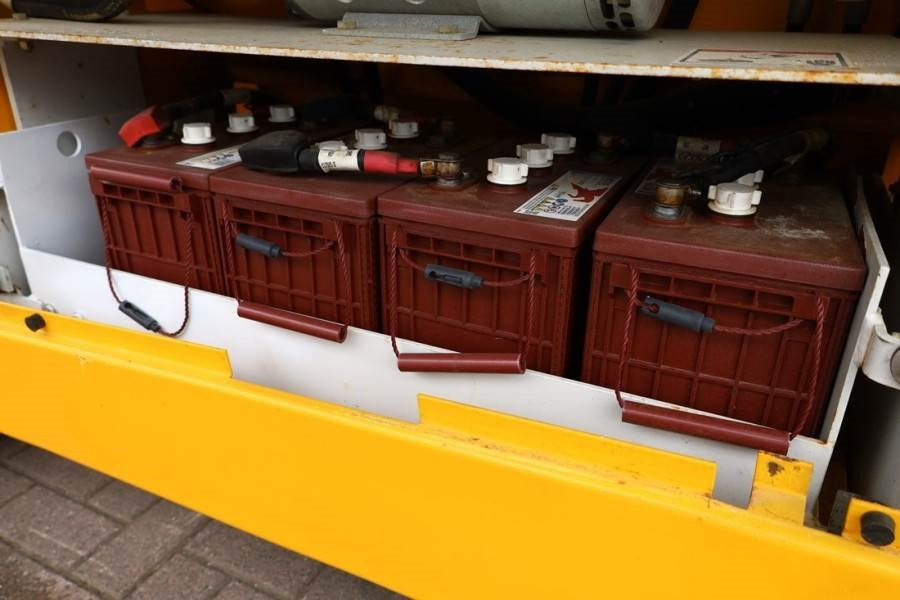 Haulotte Compact 12RTE Electric, 12m Working Height, 450kg - Lift u obliku makaza: slika 4 Haulotte Compact 12RTE Electric, 12m Working Height, 450kg - Lift u obliku makaza: slika 4