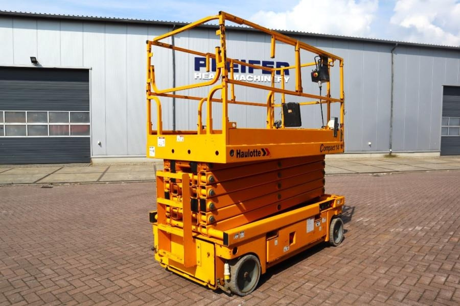 Haulotte Compact 14 Electric, 14m Working Height, 350kg Cap - Lift u obliku makaza: slika 2 Haulotte Compact 14 Electric, 14m Working Height, 350kg Cap - Lift u obliku makaza: slika 2