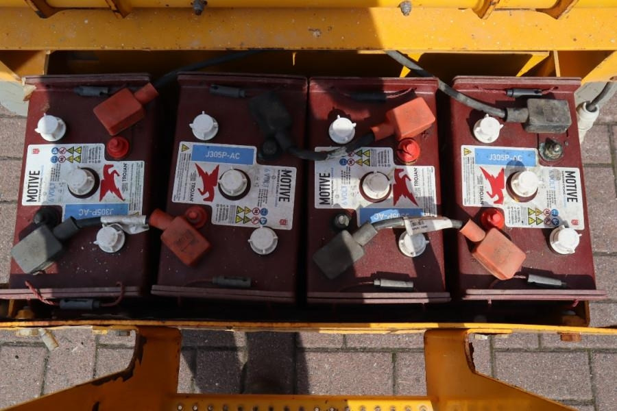 Haulotte Compact 14 Electric, 14m Working Height, 350kg Cap - Lift u obliku makaza: slika 5 Haulotte Compact 14 Electric, 14m Working Height, 350kg Cap - Lift u obliku makaza: slika 5