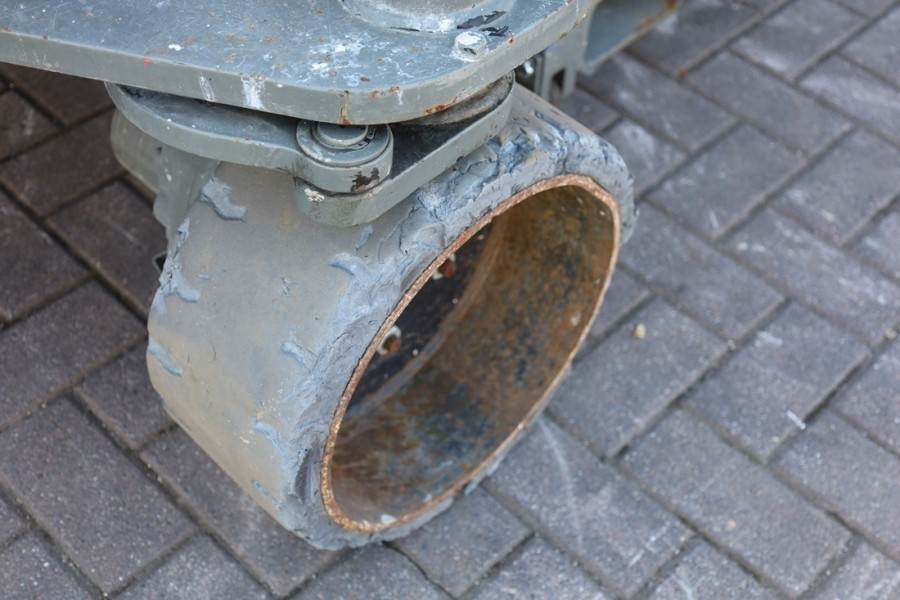 Lift u obliku makaza Holland Lift Ecostar HL-9714 Electric, 12m Working Height, 325k: slika 8 Lift u obliku makaza Holland Lift Ecostar HL-9714 Electric, 12m Working Height, 325k: slika 8