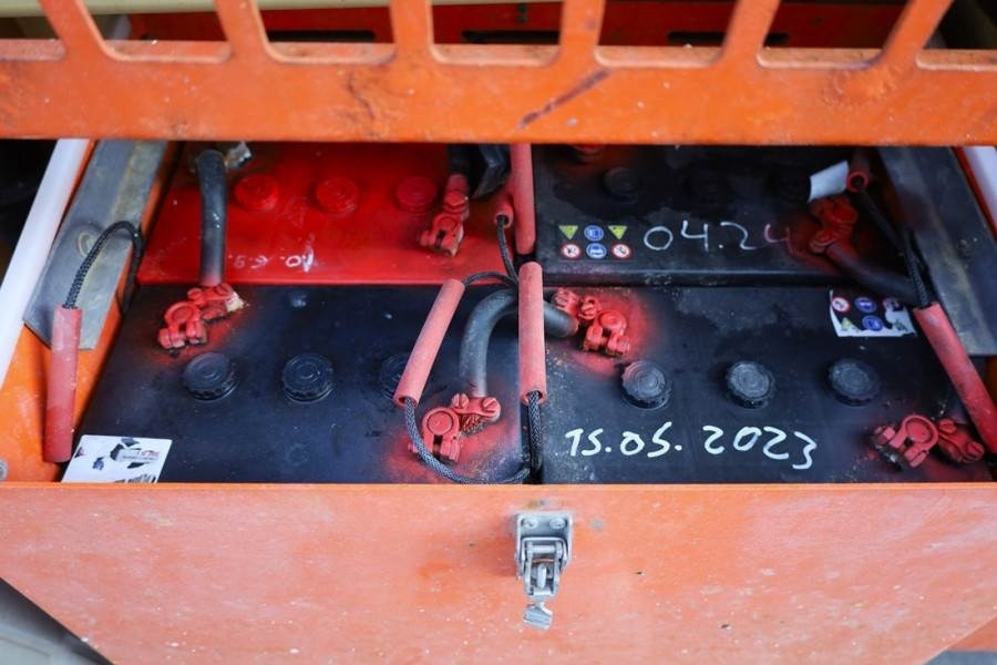 Lift u obliku makaza JLG 4069LE Electric, 14.2m Working Height, 360kg Capac: slika 5 Lift u obliku makaza JLG 4069LE Electric, 14.2m Working Height, 360kg Capac: slika 5