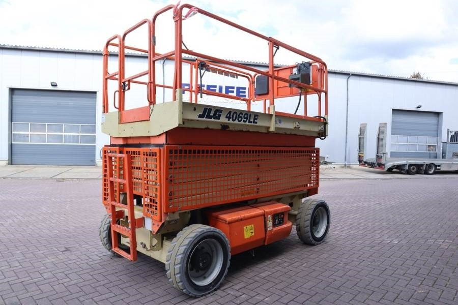 JLG M4069 Hybrid, 14.2m Working Height, 360kg Capacity - Lift u obliku makaza: slika 2 JLG M4069 Hybrid, 14.2m Working Height, 360kg Capacity - Lift u obliku makaza: slika 2