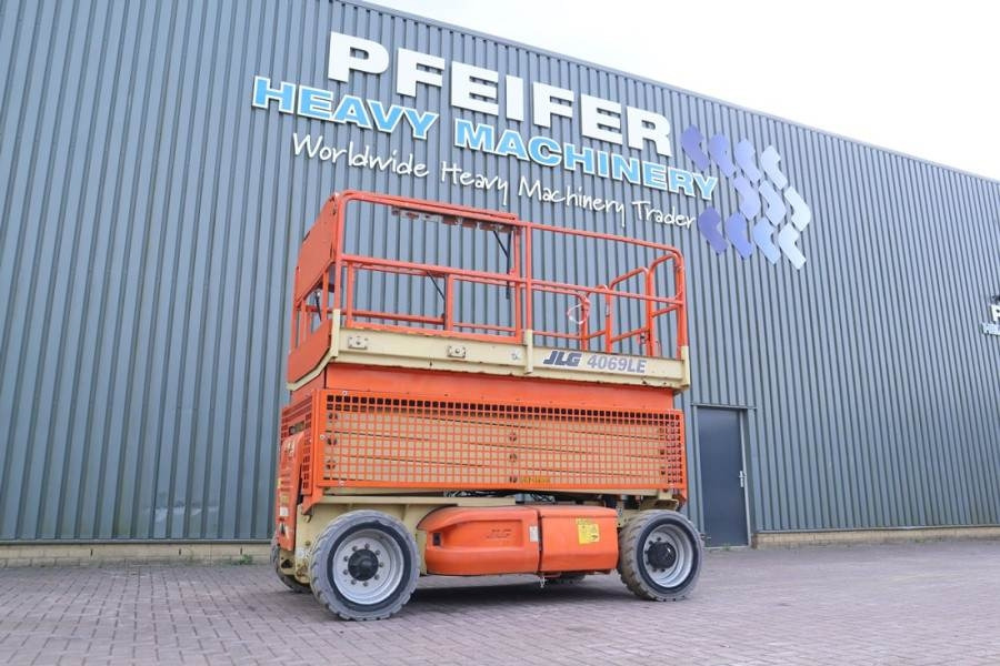 JLG M4069 Hybrid, 14.2m Working Height, 360kg Capacity - Lift u obliku makaza: slika 1 JLG M4069 Hybrid, 14.2m Working Height, 360kg Capacity - Lift u obliku makaza: slika 1