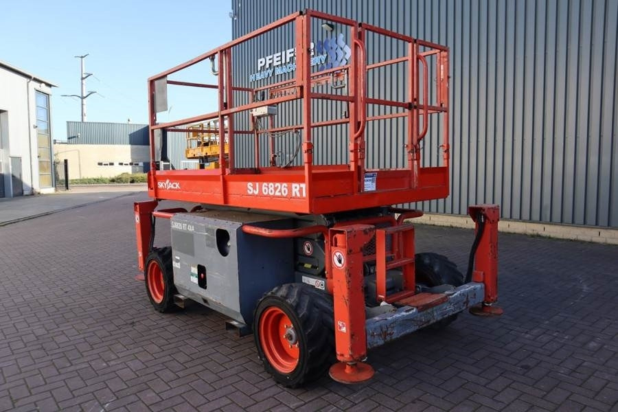 SkyJack SJ6826 Diesel, 4x4 Drive, 10m Working Height, 567k - Lift u obliku makaza: slika 4 SkyJack SJ6826 Diesel, 4x4 Drive, 10m Working Height, 567k - Lift u obliku makaza: slika 4