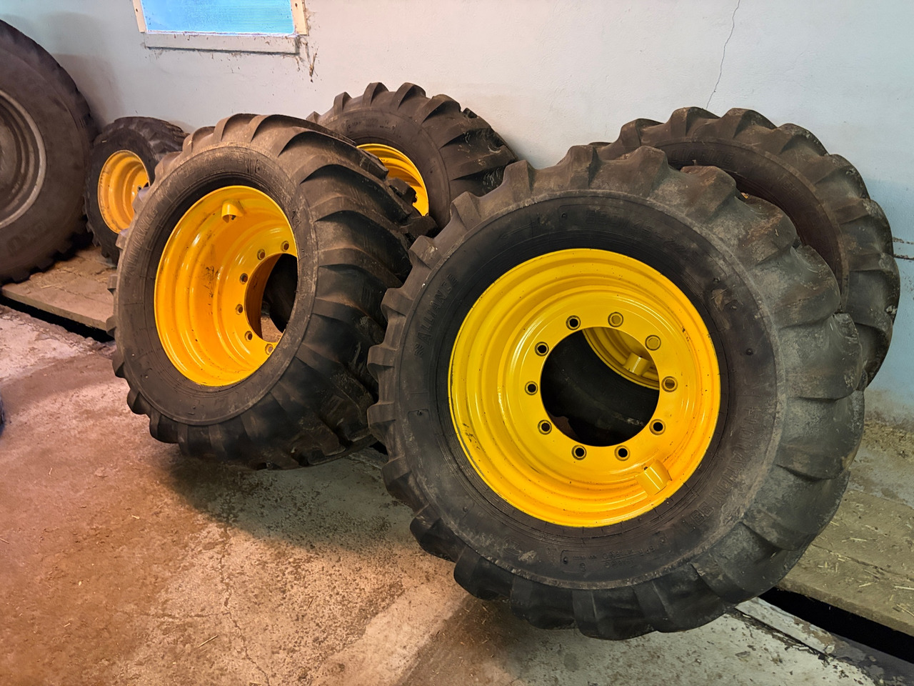Alliance 550/45R22,5 - Guma za Građevinska mašina: slika 1 Alliance 550/45R22,5 - Guma za Građevinska mašina: slika 1