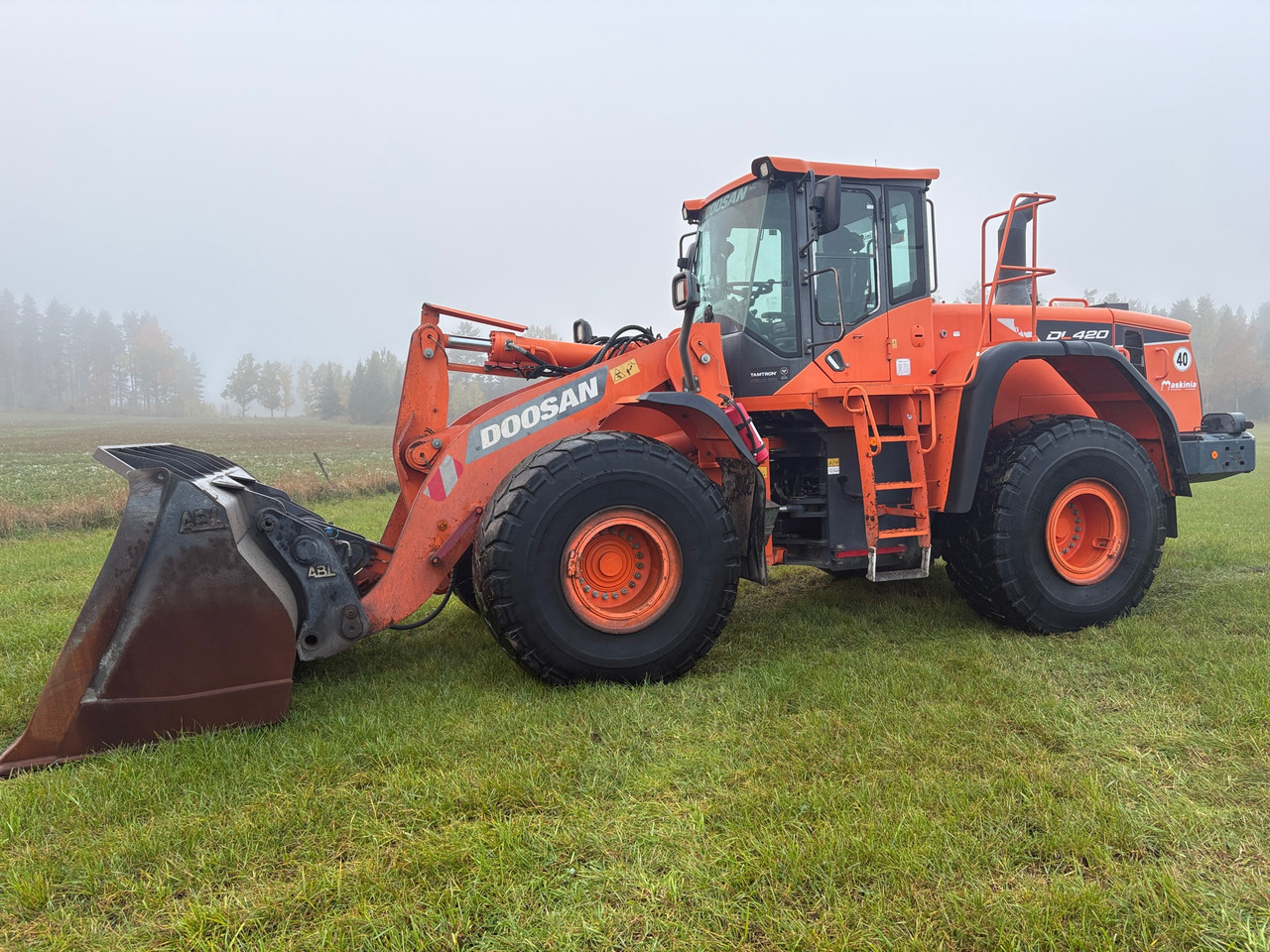 Doosan DL420-5 - Utovarivač točkaš: slika 1 Doosan DL420-5 - Utovarivač točkaš: slika 1