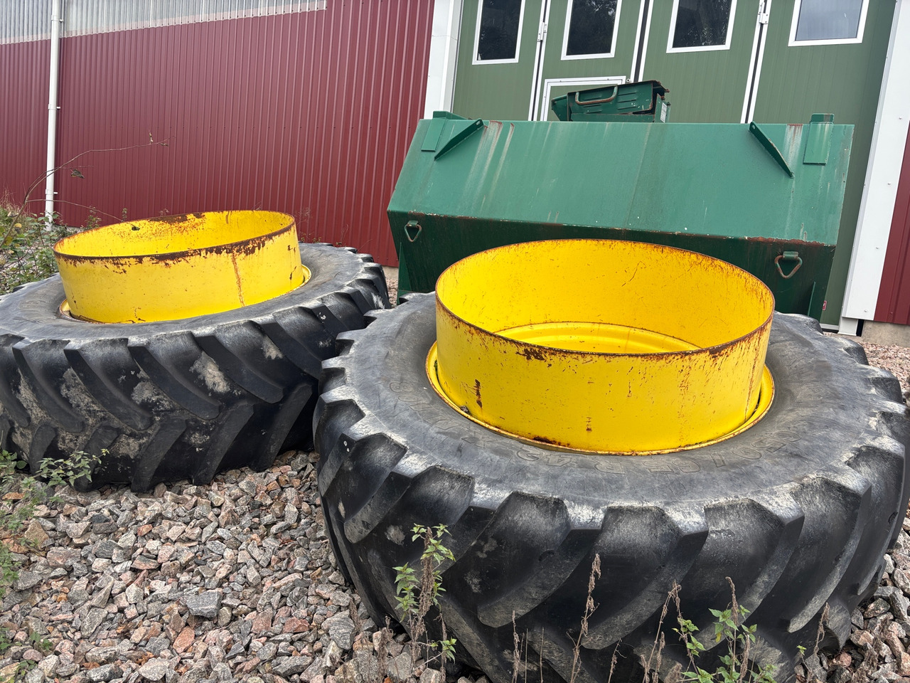 Dubbelmontage 650/65R42 till John Deere bak 2st - Guma za Poljoprivredna mašina: slika 1 Dubbelmontage 650/65R42 till John Deere bak 2st - Guma za Poljoprivredna mašina: slika 1
