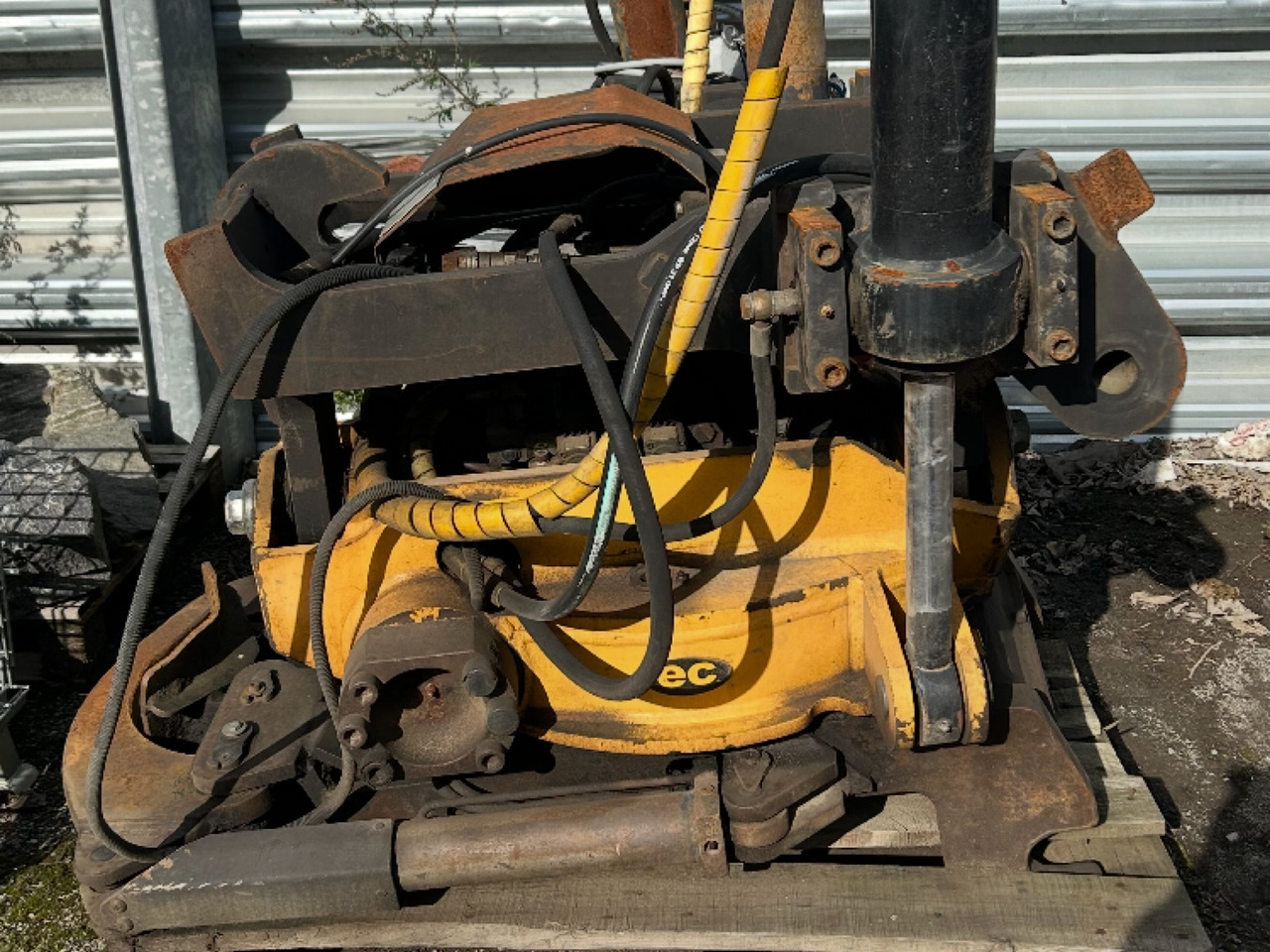 Engcon EC30 - Tiltrotator: slika 1 Engcon EC30 - Tiltrotator: slika 1