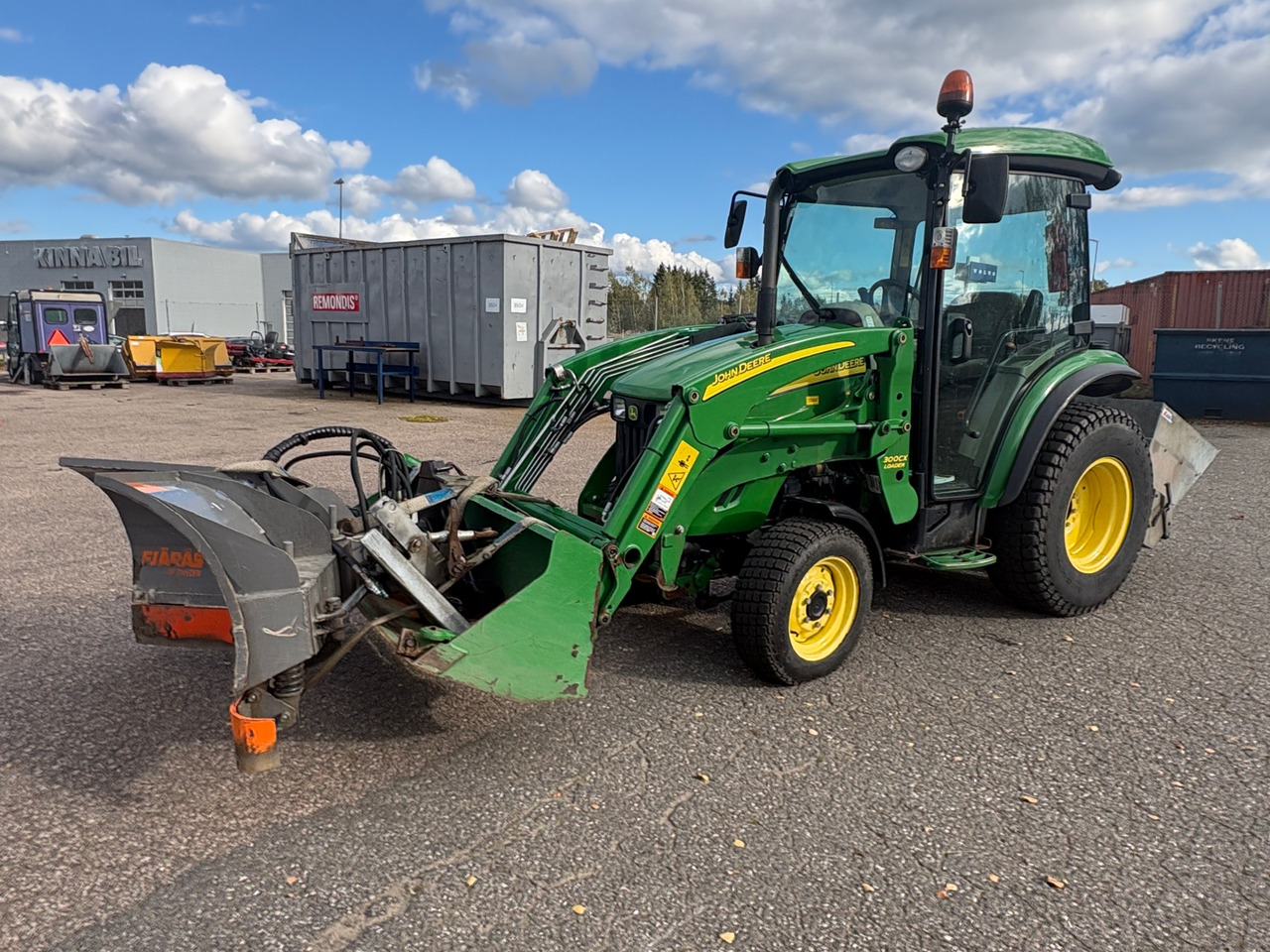 John Deere 3520 - Traktor: slika 1 John Deere 3520 - Traktor: slika 1