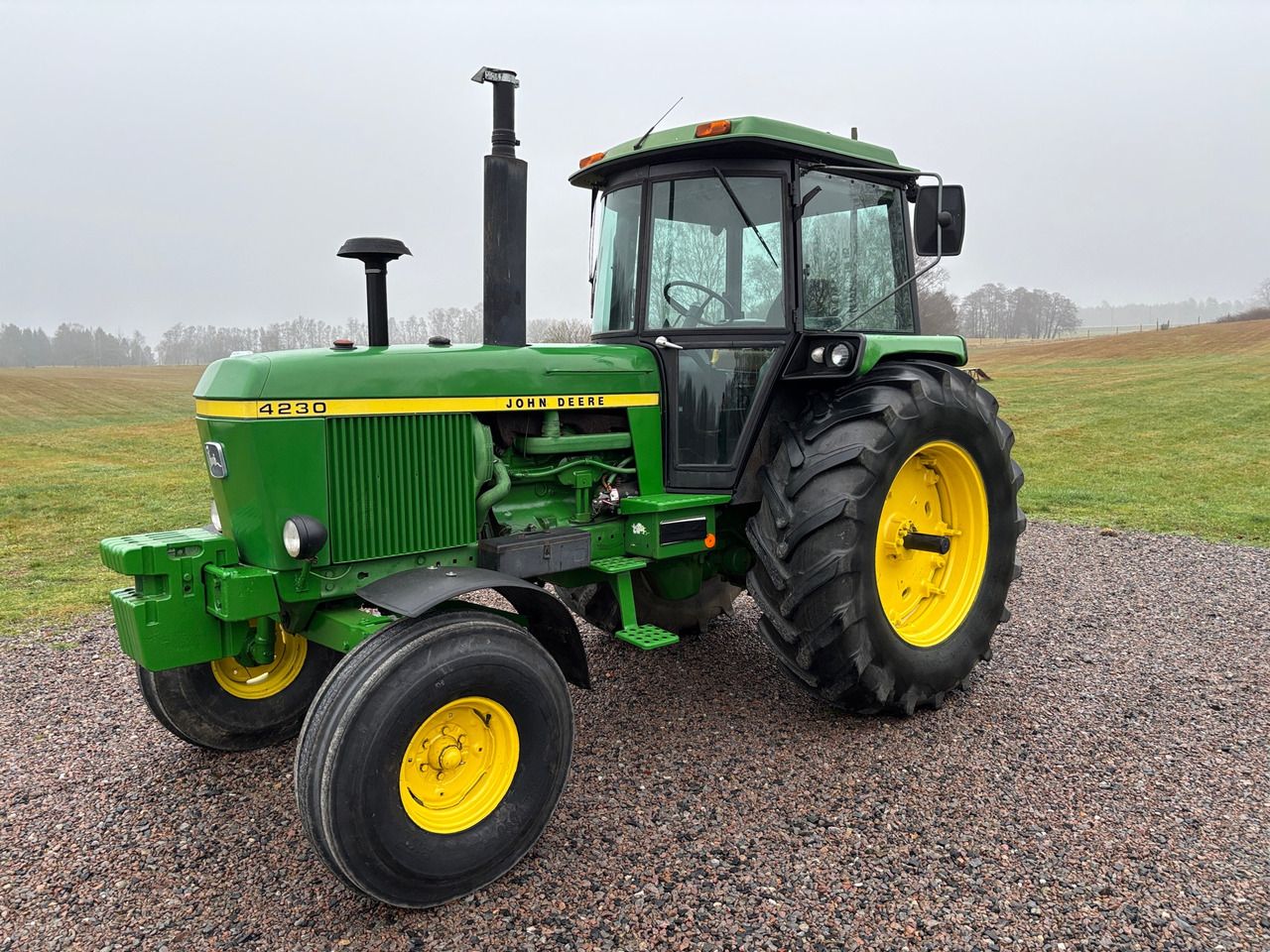 John Deere 4230 - Traktor: slika 1 John Deere 4230 - Traktor: slika 1