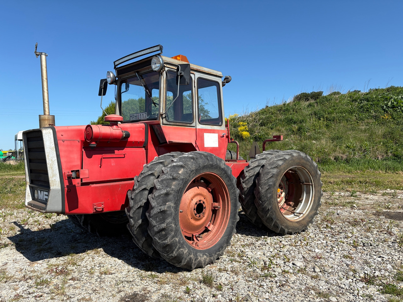 Massey Ferguson 1200 - Traktor: slika 1 Massey Ferguson 1200 - Traktor: slika 1