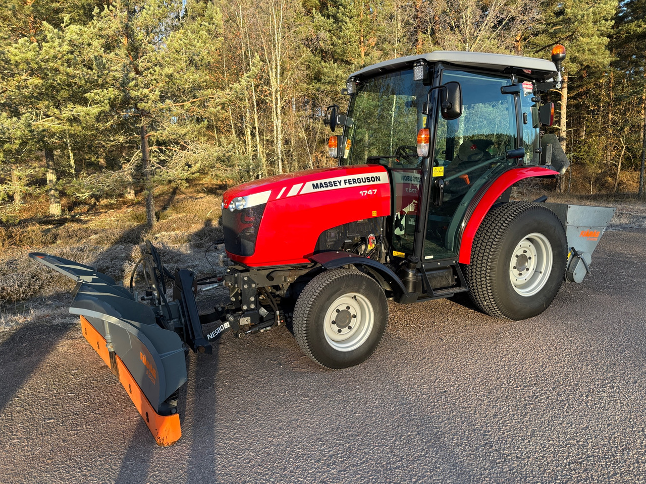 Massey Ferguson 1747 - Traktor: slika 1 Massey Ferguson 1747 - Traktor: slika 1